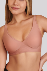 Escote profundo rosa delante